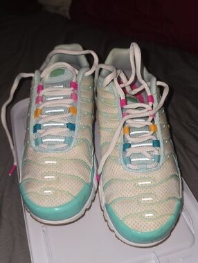 Cream Mesh Women’s Sneakers with Mint and Multicolor Accents